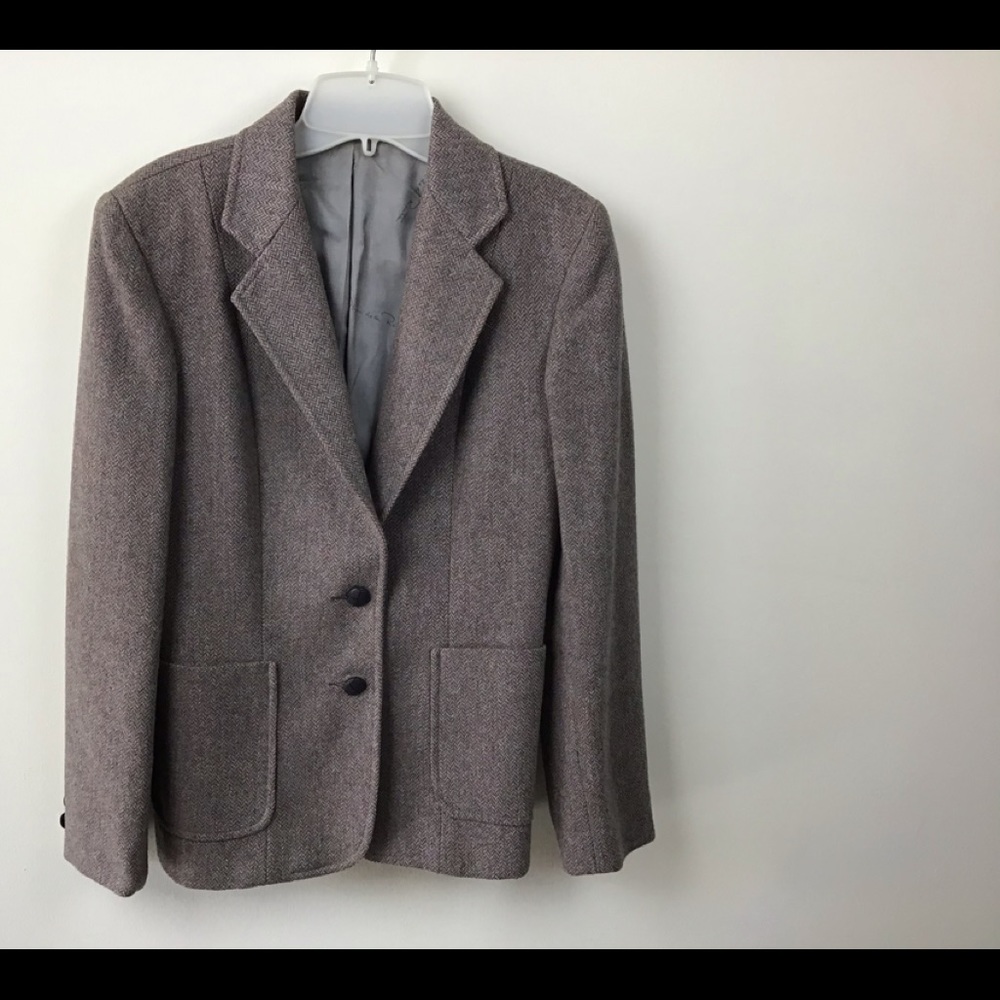 Oscar de la Renta tweed blazer.